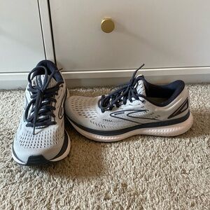 Brooks Glycerin 19 (women’s) size 9
